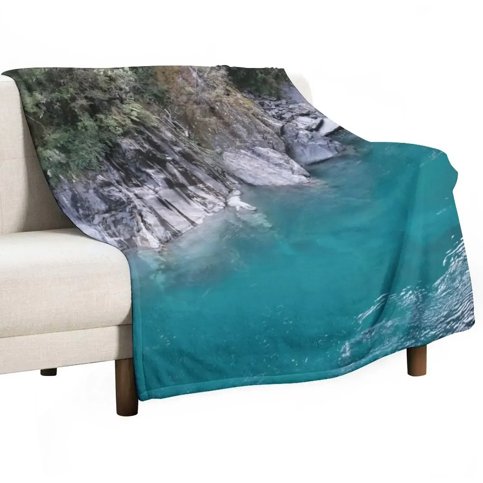 New Zealand blue pools Throw B - Anime Cosplay New Zealand ulasan dan harga